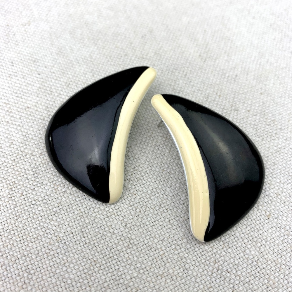 80's Abstract Retro Chic Black and White Post Earrings